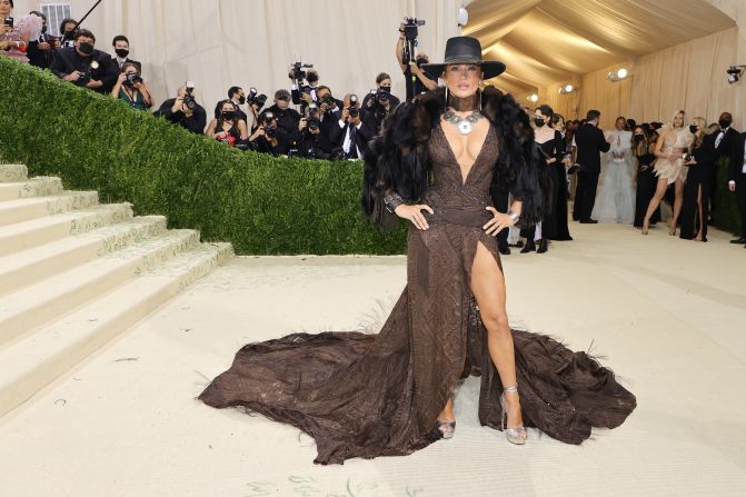 Jennifer Lopez también asistió a la gala, días después de su aparición en el Festival Internacional de Cine de Venecia. Crédito: Foto de Mike Coppola/Getty Images