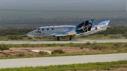 CNNE 1065982 - virgin galactic retrasa vuelo tripulado hasta octubre