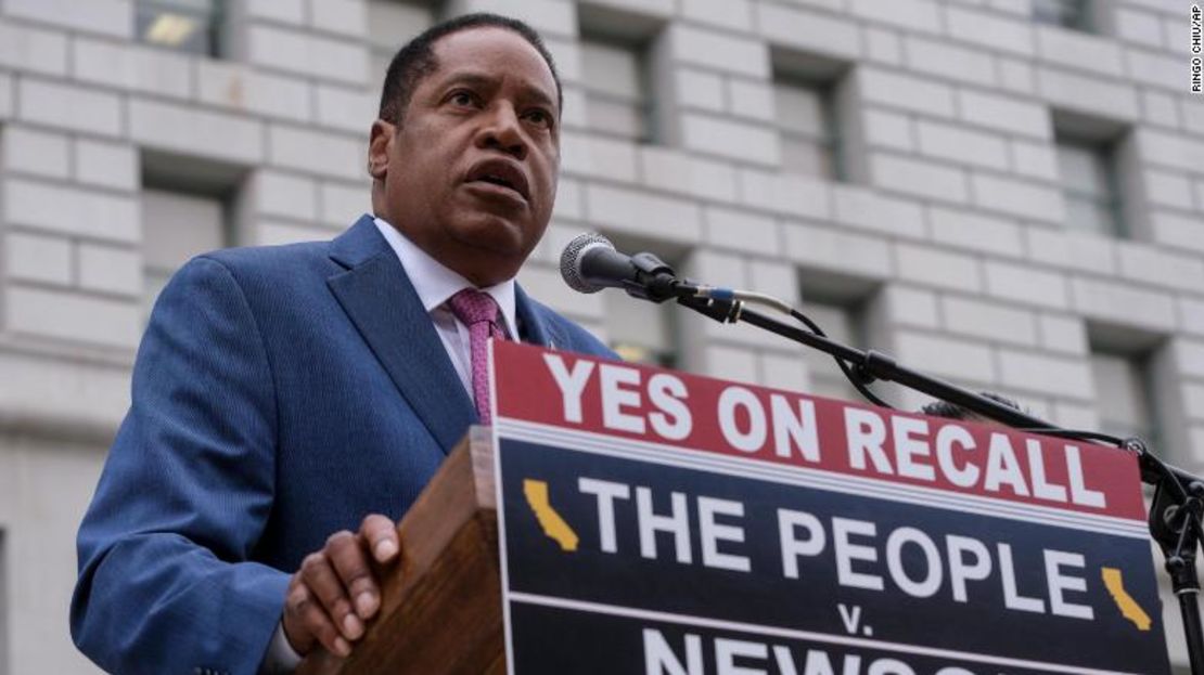 El candidato republicano a gobernador Larry Elder habla durante una conferencia de prensa en Los Ángeles a principios de este mes.