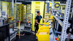 CNNE 1066449 - amazon planea contratar a 125-000 trabajadores adicionales