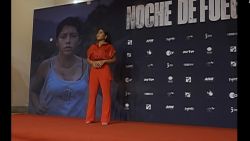 CNNE 1067496 - yalitza aparicio asiste al estreno de "noche de fuego"