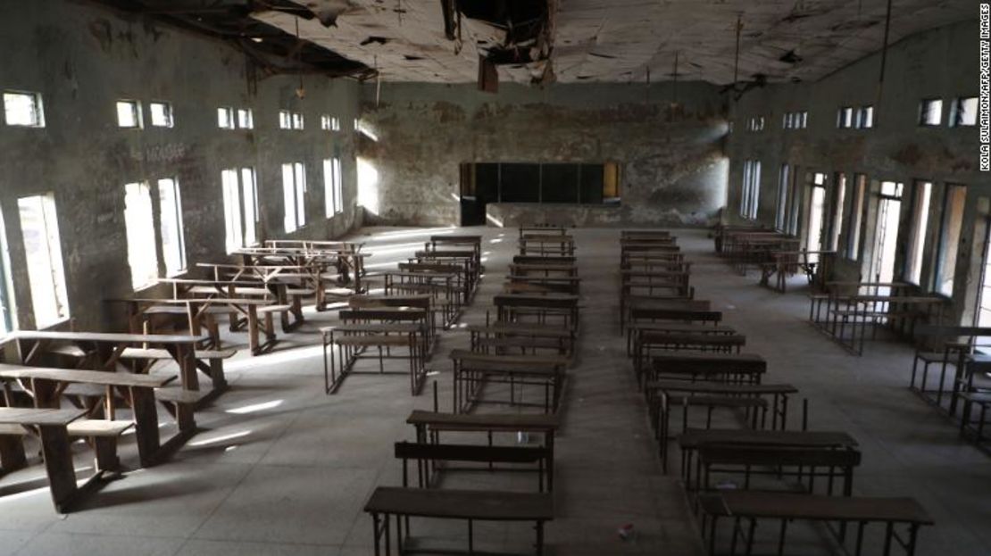 Aula vacía de la Escuela de Ciencias del Gobierno donde hombres armados secuestraron a decenas de estudiantes y personal, en Kagara, gobierno local de Rafi, estado de Níger, Nigeria, el 18 de febrero de 2021.