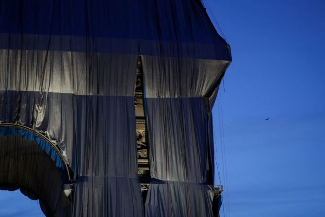 El proyecto de Christo en el Arco de Triunfo, que involucra el monumento más visitado de París que se cierne sobre un extremo de los Campos Elíseos, permitirá a los turistas visitar el sitio y su terraza panorámica, según Reuters.