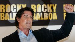 CNNE 1067692 - ¿te gustaria tener los guantes de rocky balboa?