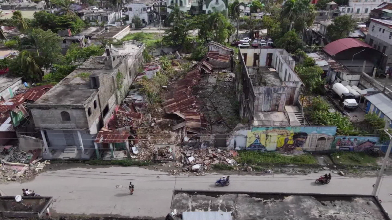 CNNE 1068280 - cientos de haitianos siguen a la deriva tras terremoto