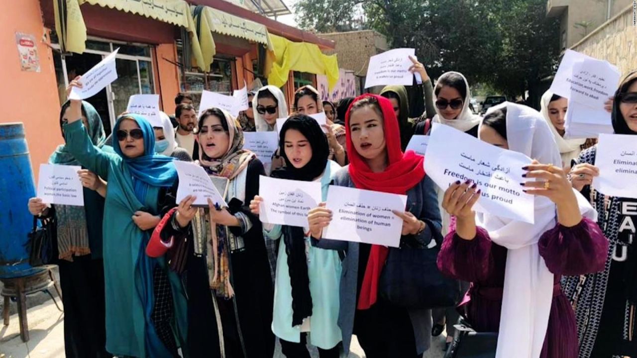 CNNE 1069195 - protesta para pedir que ninas afganas vayan a la escuela
