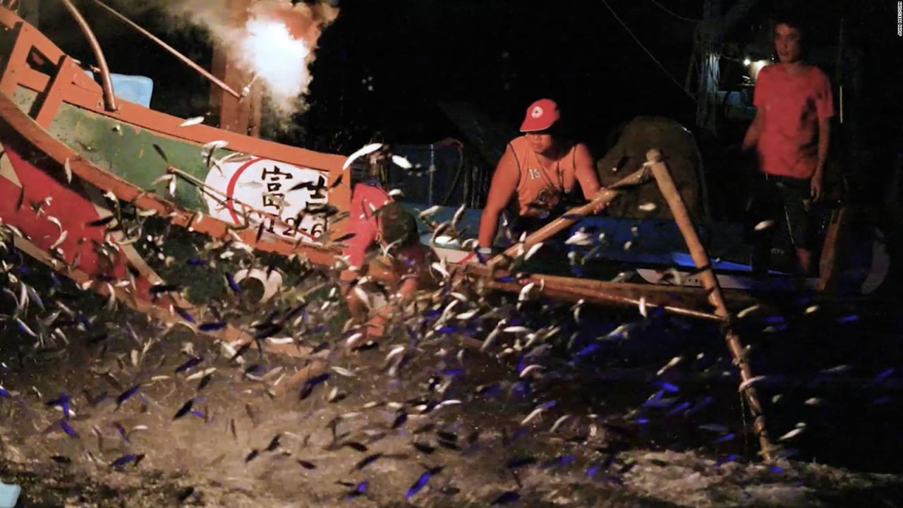 CNNE 1070425 - la tradicion de la pesca con fuego se mantiene en taiwan