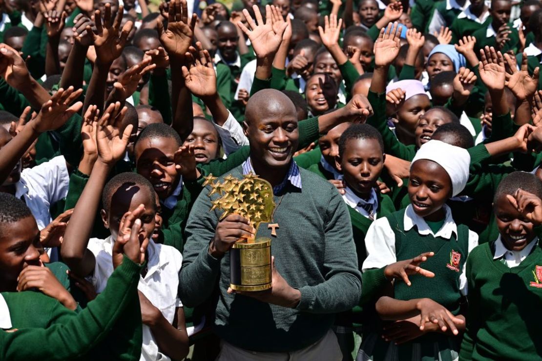 El profesor y hermano franciscano Peter Mokaya Tabichi, ganador del premio en 2019.