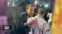 CNNE 1070857 - marc anthony regala dia especial a nino ciego en su concierto