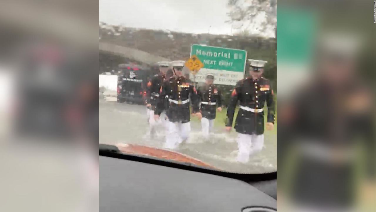 CNNE 1071166 - marines aparecieron justo a tiempo para rescatarla