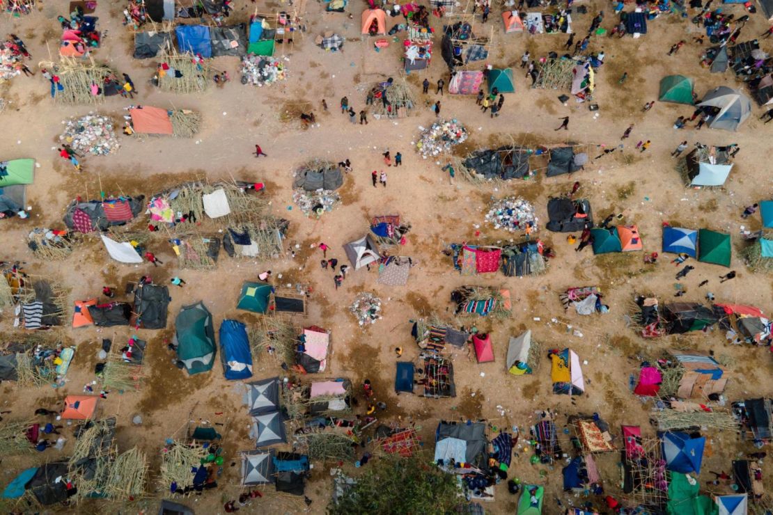 Esta foto aérea muestra el campamento de Del Rio el 21 de septiembre. Créditos: Julio Cortez/AP