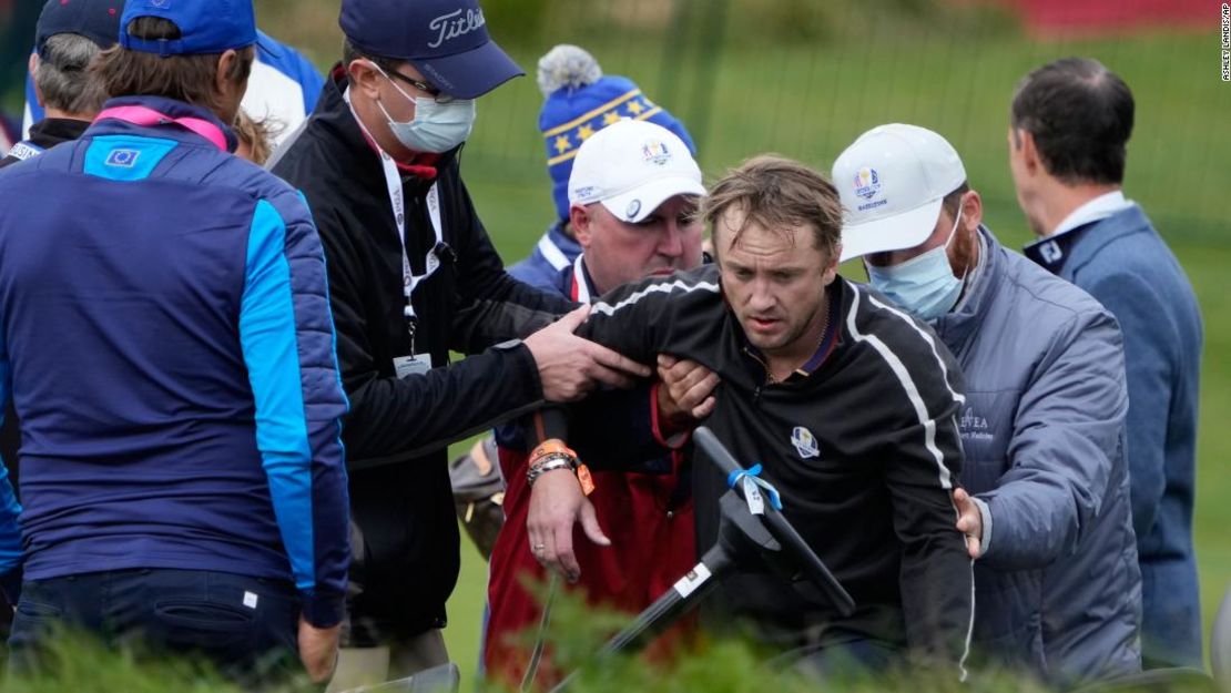 Tom Felton recibe ayuda tras colapsar en un partido de golf de celebridades