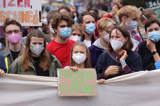 La joven sueca Greta Thunberg, creadora de Fridays for Future, al frente de la manifestación en Berlín, Alemania. Mira en esta galería las mejores imágenes de la protesta global contra el cambio climático.