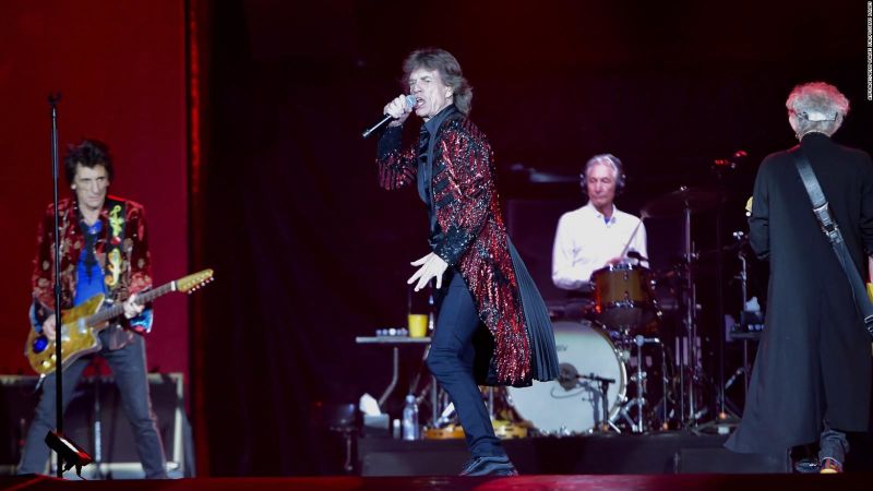 Rolling Stones dedica su gira a Charlie Watts: escucha el emotivo mensaje de Mick Jagger en un show privado | CNN