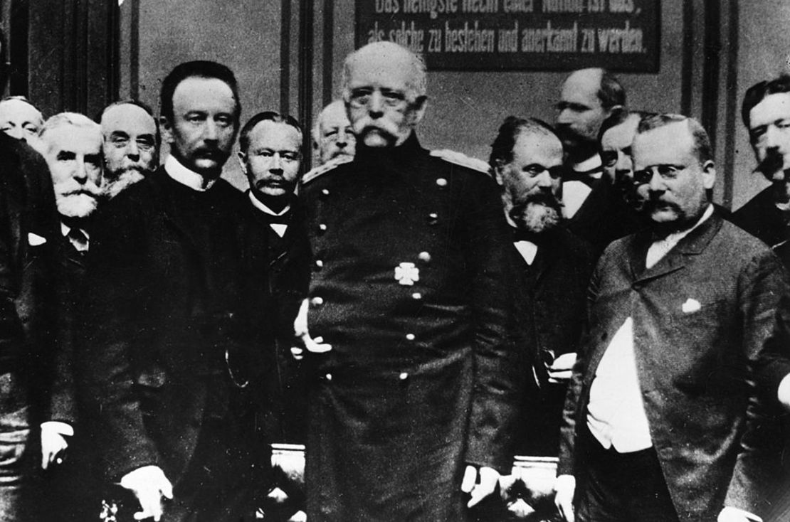 El canciller y figura clave en la unificación de Alemania, Otto von Bismarck, intentó prohibir al SPD en sus orígenes.