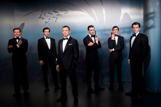 Figuras de cera de los actores que han personificado a James Bond: Roger Moore, Timothy Dalton, Daniel Craig, Sean Connery, George Lazenby y Pierce Brosnan en el museo de cera Madame Tussauds en Berlín.