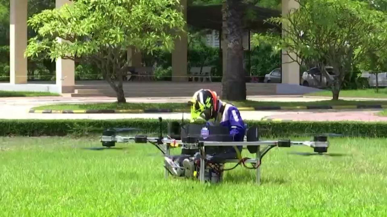 CNNE 1073704 - estudiantes en camboya construyen un dron tripulado