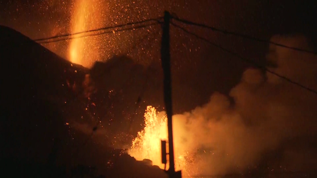 CNNE 1073867 - siguen fluyendo chorros de lava en la palma, espana