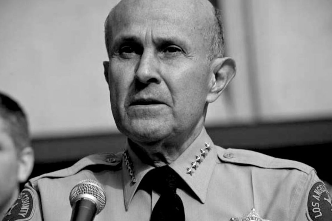 El exsheriff del condado de Los Ángeles, Lee Baca, cobra cientos de miles de dólares en beneficios de pensión desde su celda en la prisión. Créditos: Ted Soqui / Corbis / Getty Images