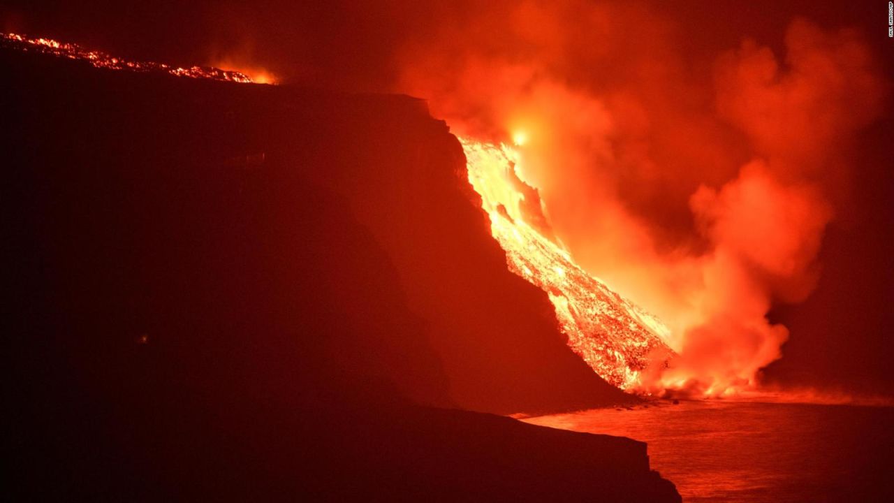 CNNE 1074525 - la actividad del volcan en la palma no cesa