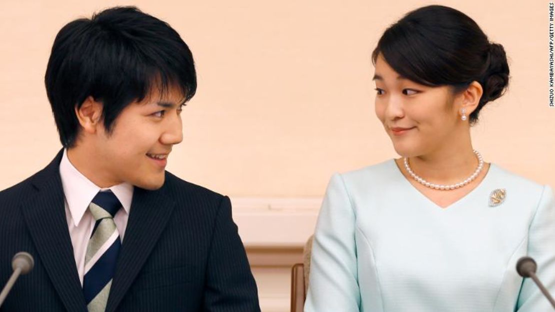 La princesa Mako y su prometido Kei Komuro durante una conferencia de prensa el 3 de septiembre de 2017.