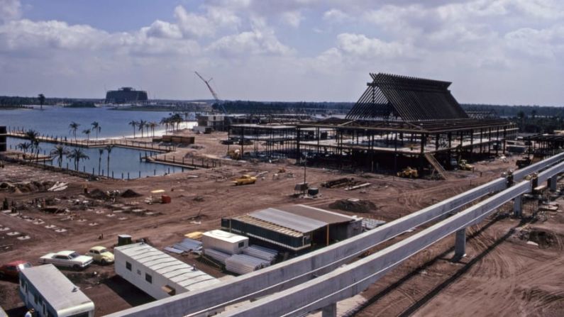 El Polynesian Resort de Disney aún no estaba finalizado en 1971. Se inauguró el 1 de octubre de ese año. Créditos: Disney