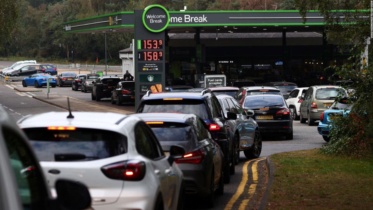 CNNE 1075712 - caos en los surtidores de gasolina del reino unido