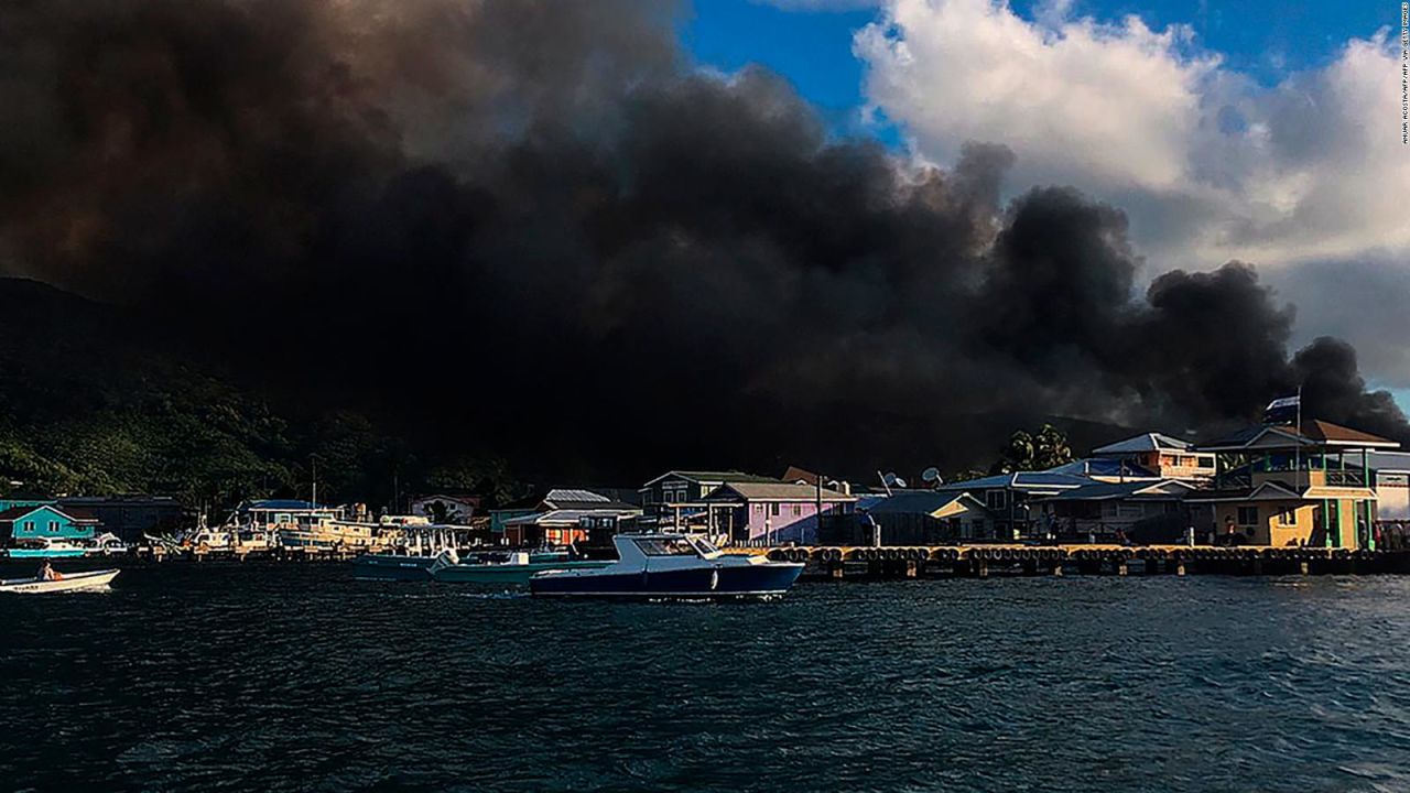 CNNE 1076123 - mas de 400 evacuados por incendio en honduras