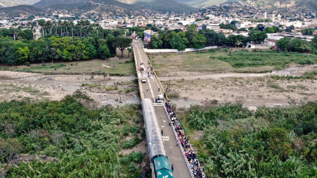 Aerial view showing the Simon Bolivar International Bridge between Cucuta, Colombia and San Antonio de Tachira in Venezuela, after containers placed as barricades in 2019 amid a political conflict between Venezuelan President Nicolas Maduro and opposition leader Juan Guiado were removed on October 4, 2021, as seen from Cucuta. - The containers were placed two years ago to block the border crossing between the two countries and migration was only allowed for humanitarian or educational reasons. The Venezuelan military had blocked the bridge on the border with Colombia ahead of an anticipated humanitarian aid shipment, as opposition leader Juan Guaido stepped up his challenge to President Nicolas Maduro's authority. (Photo by Edinson ESTUPINAN / AFP)