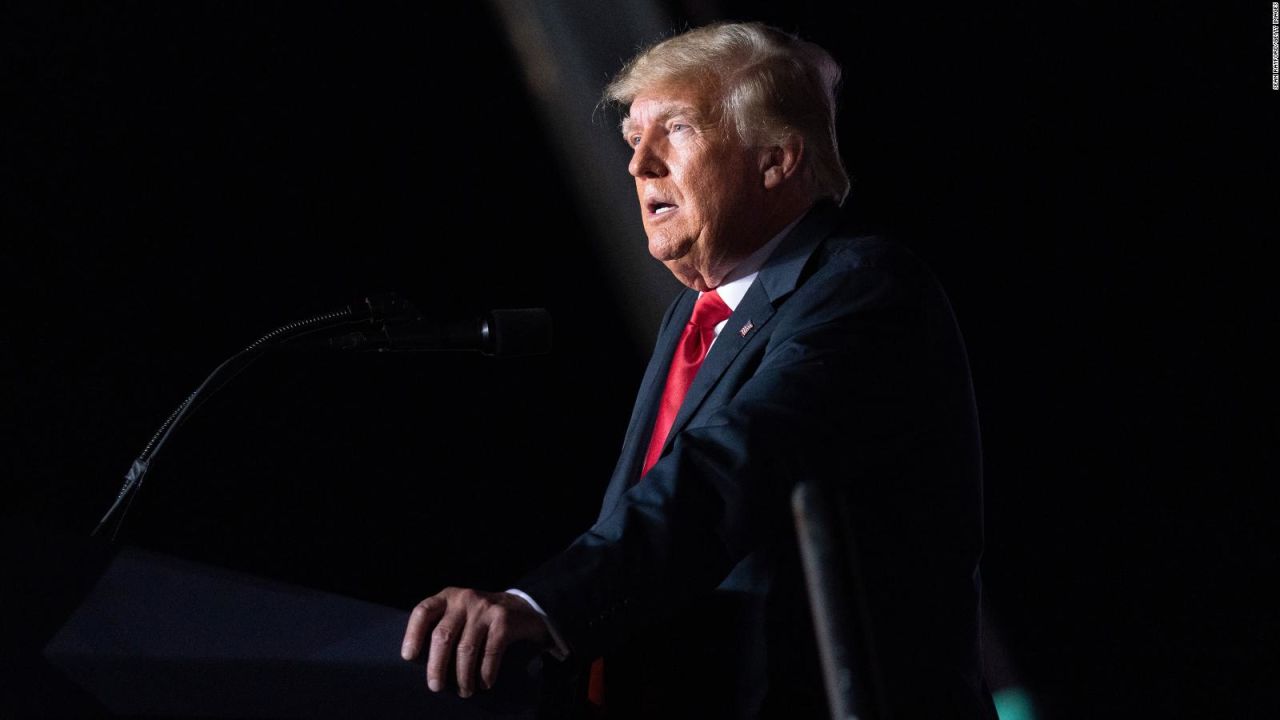 CNNE 1077673 - trump sale de la lista de los mas ricos en ee-uu-