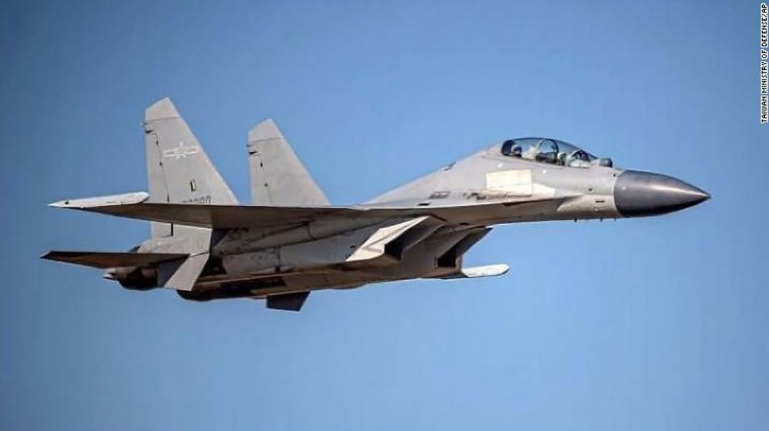 Un avión de combate Shenyang J-16 de China.