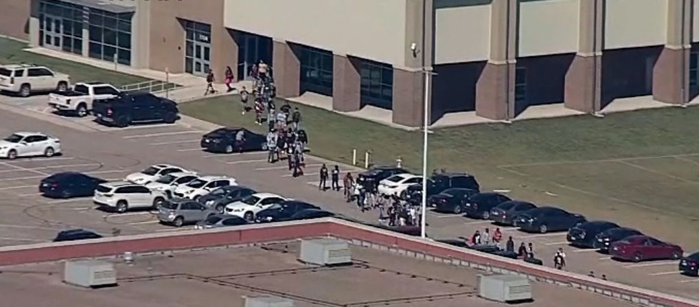 Este miércoles se reportó un tiroteo en la escuela secundaria Timberview, en Arlington, Texas, confirmó la autoridad de Mansfield ISD a CNN.