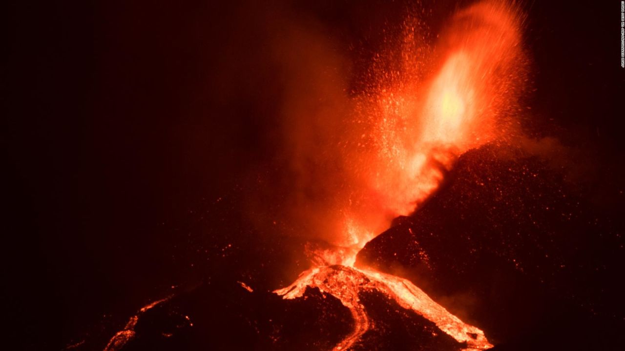 CNNE 1078824 - detectan una nube de cenizas del volcan cumbre vieja