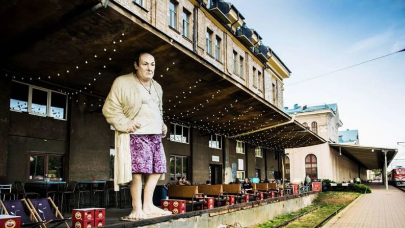 Distrito de la Estación, Vilnius, Lituania: el artístico Distrito de la Estación de Vilnius es conocido por su arte callejero, que incluye esta estatua de Tony Soprano. Crédito: Go Vilnius/Time Out