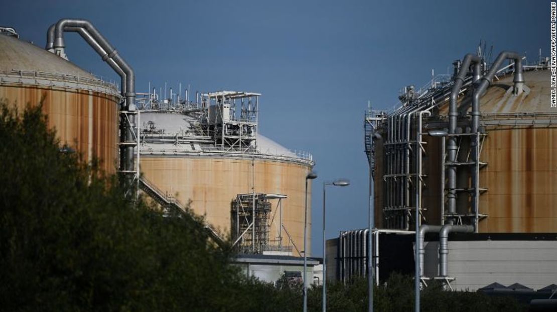 Tanques de almacenamiento de gas natural licuado (GNL) en el sureste de Inglaterra.