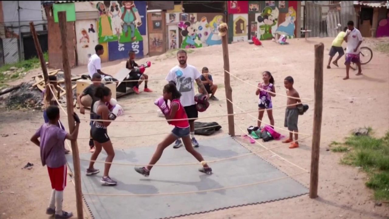 CNNE 1079364 - el boxeo como herramienta para los ninos de las favelas