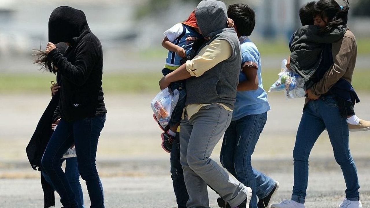 CNNE 1079905 - mexico localiza a 197 ninos migrantes que viajaban solos