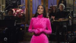 CNNE 1080285 - kardashian hablo de kanye west en "saturday night live"