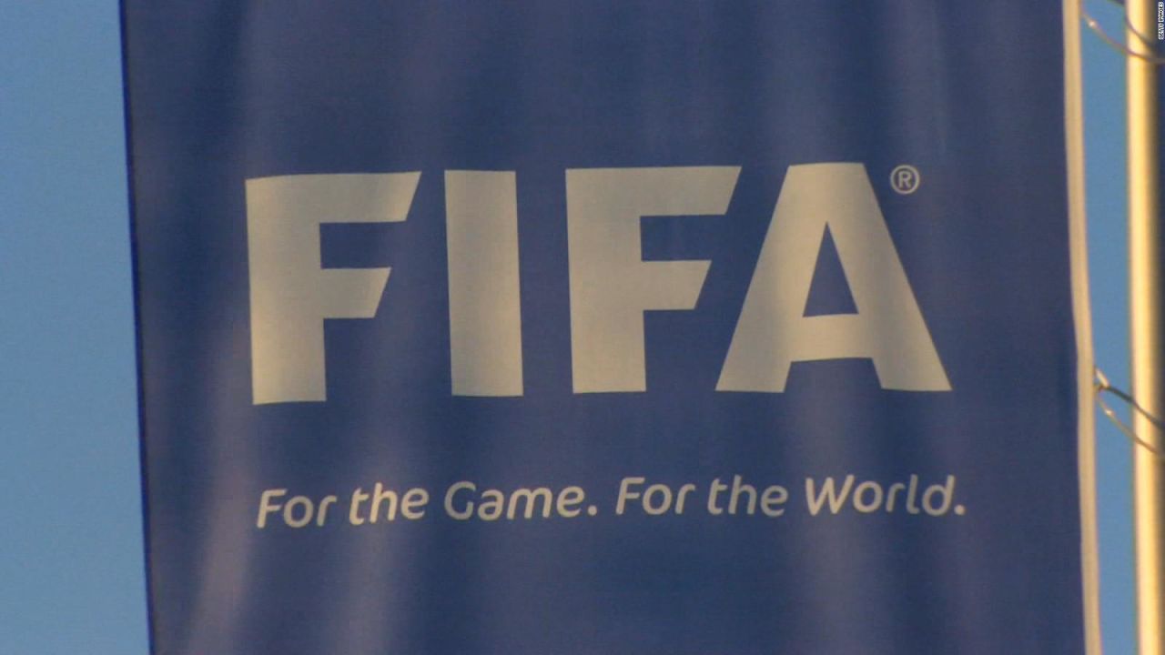 CNNE 1082168 - el presidente de la fifa se reune con bennett