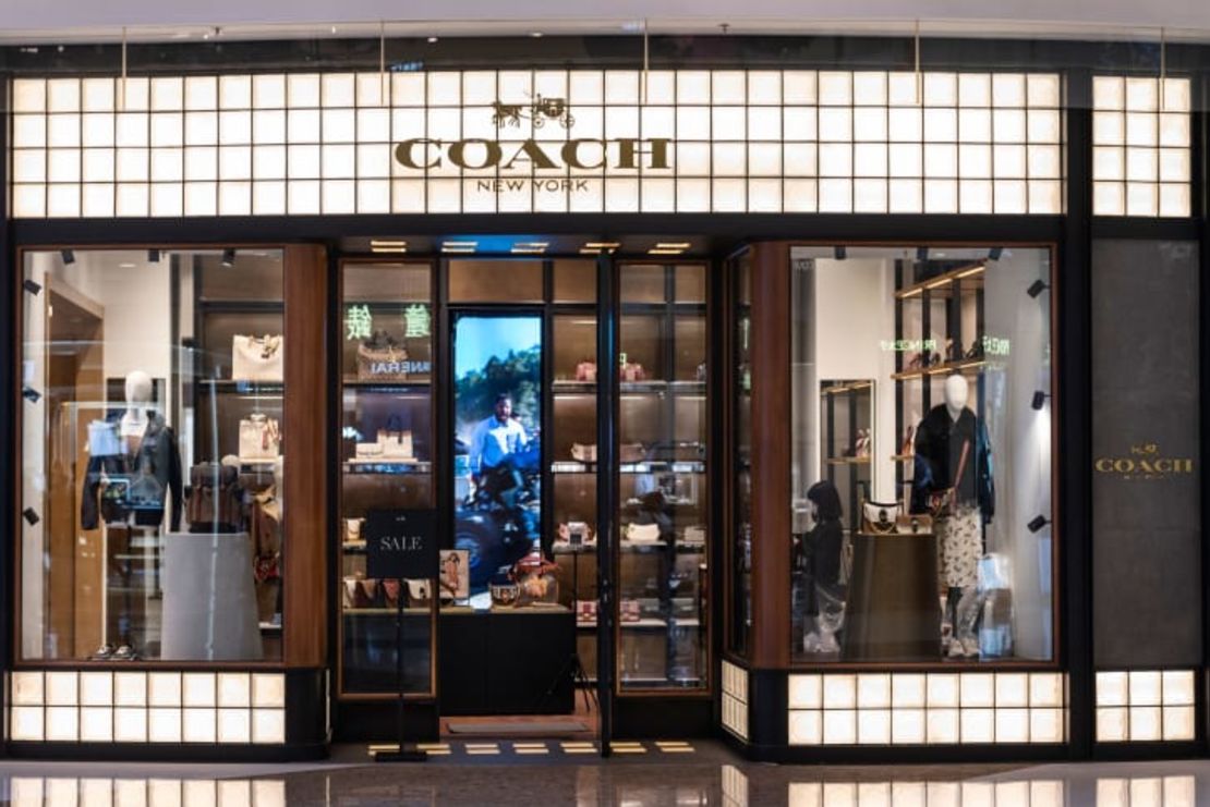 CNNE 1082786 - 02-coach-store-file