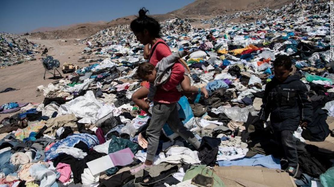 Migrantes venezolanos que cruzan la frontera de Bolivia a Chile buscan refugio en el desierto luego de cruzar cinco países sudamericanos.