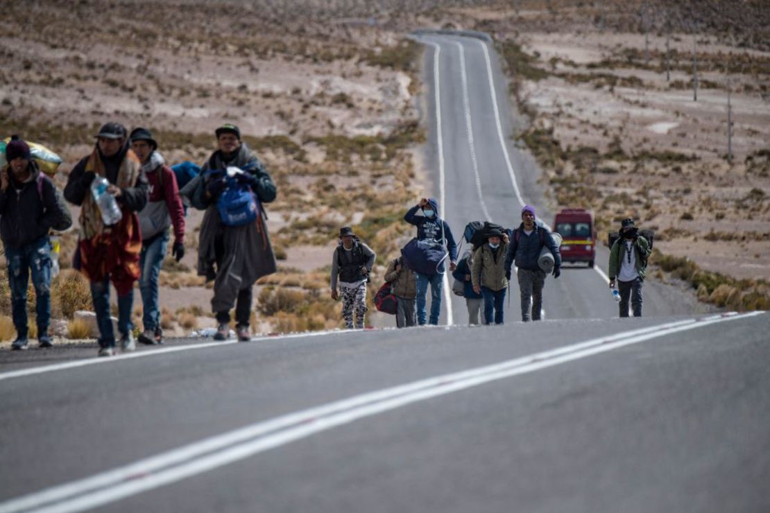 CNNE 1083335 - topshot-chile-bolivia-venezuela-migration