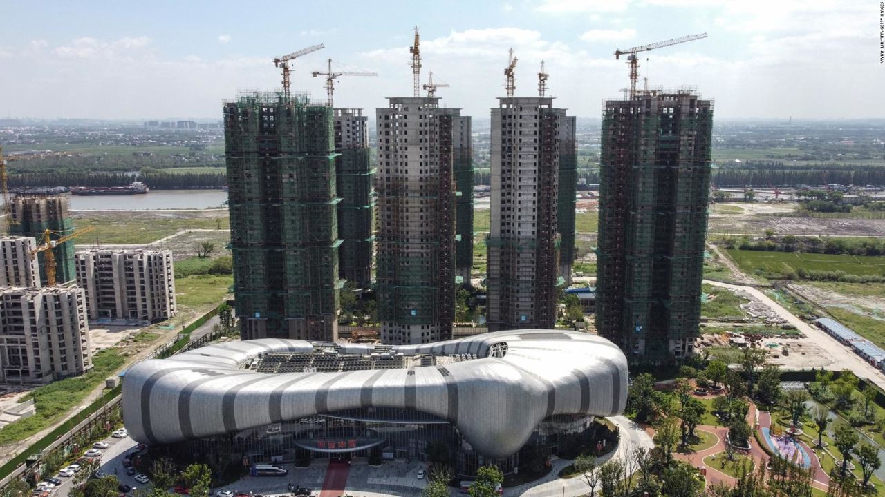 This aerial photo taken on September 17, 2021 shows the halted under-construction Evergrande Cultural Tourism City, a mixed-used residential-retail-entertainment development, in Taicang, Suzhou city, in China's eastern Jiangsu province. (Photo by Vivian LIN / AFP)