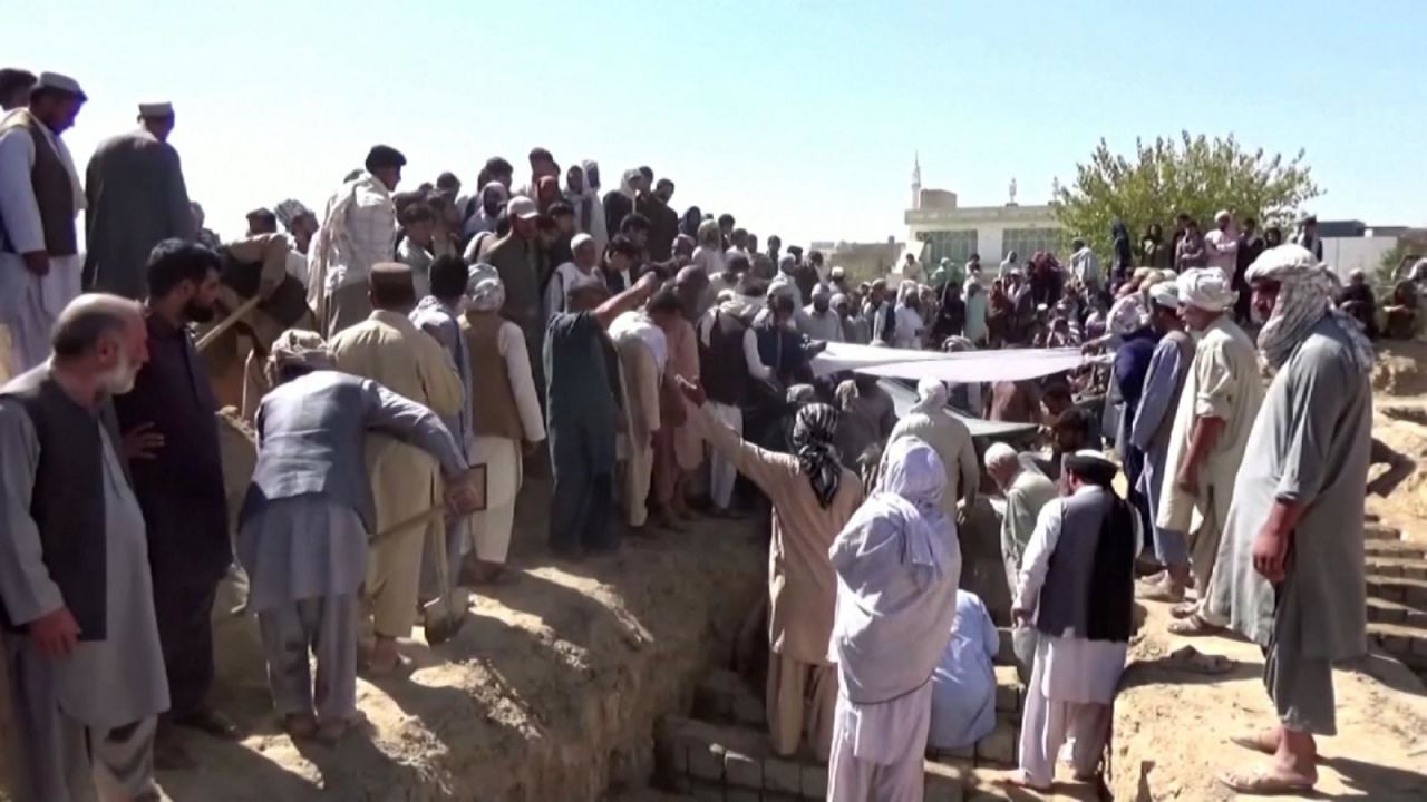 CNNE 1084299 - ataque suicida en mezquita en afganistan