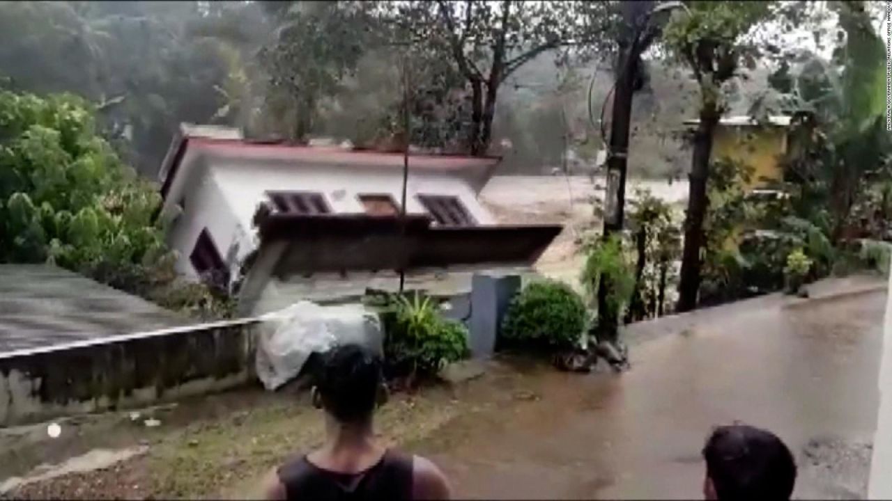 CNNE 1085091 - mira esta casa arrasada por las inundaciones en la india