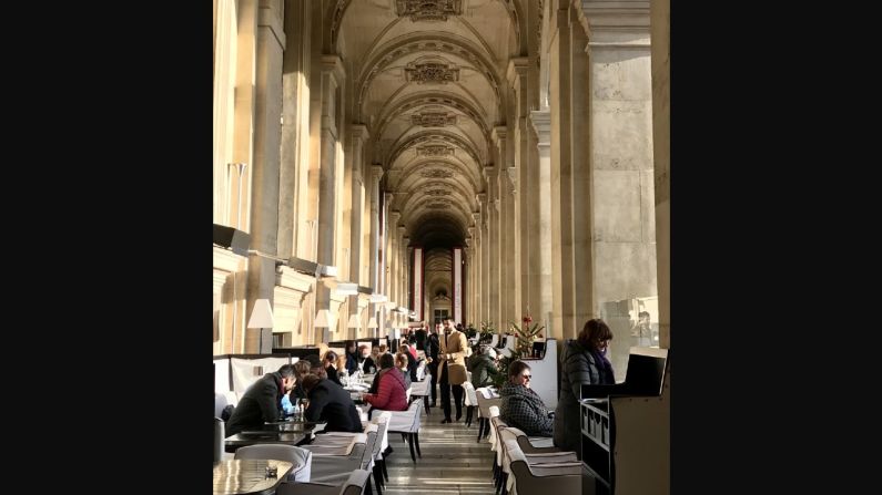 Café Marly, un lugar inolvidable en París.