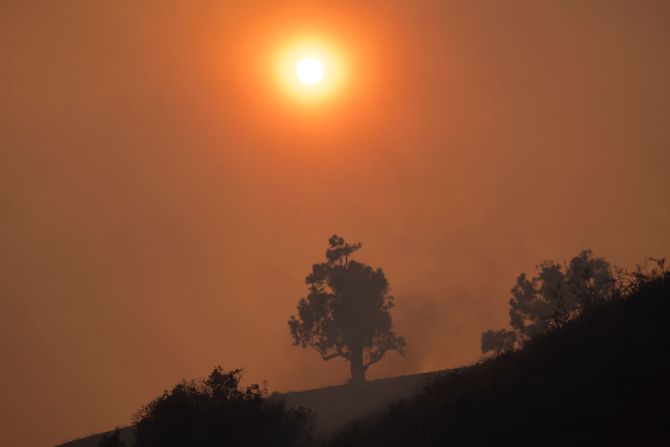 Una imagen apocalíptica que deja uno de los 8.000 incendios que sufrió el estado de California en 2021.