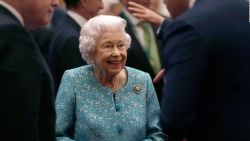 CNNE 1086311 - la reina isabel ii suspende viaje a irlanda del norte