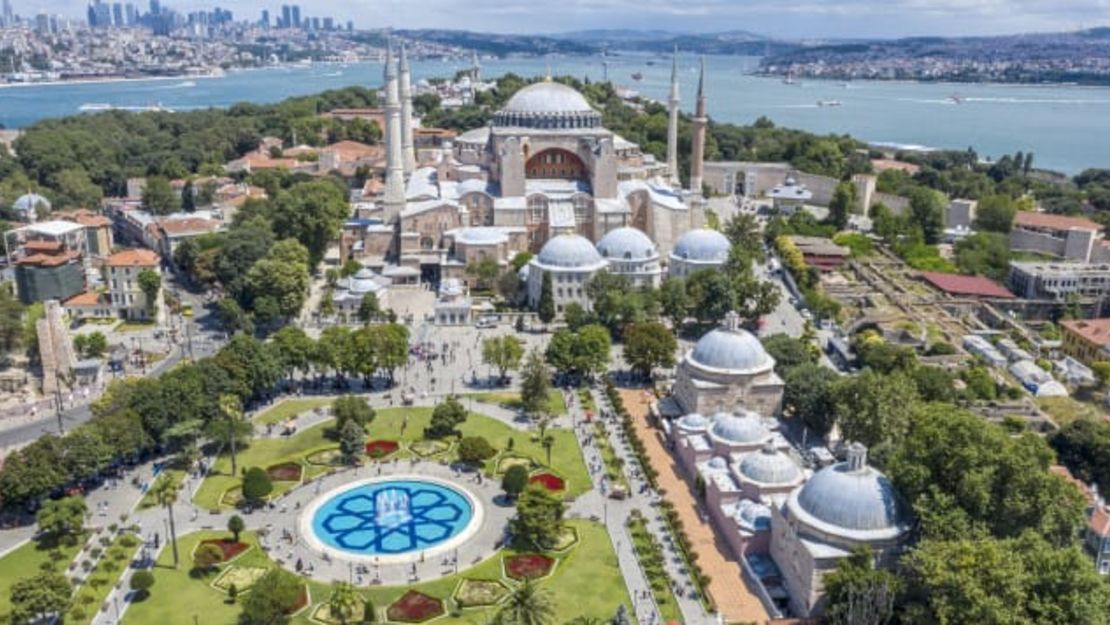 "Cuando estás dispuesto a pagar, es una conversación realmente fácil", dice India sobre cómo Sienna Charles logró cerrar los principales monumentos del mundo para sus clientes, incluida Hagia Sophia en Estambul, en la foto.Yunus Emre Gunaydin / Agencia Anadolu / Getty Images