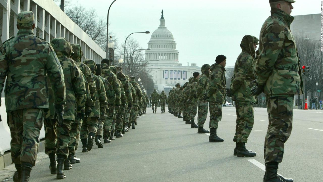 CNNE 1087321 - biden pediria a guardia nacional que condujera camiones